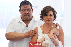  Francisco González y Alejandra Alcalde de González con su hijo Santiago.