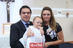  Luis Manuel Abella, Daniela Alcalde y su ahijado Santiago.