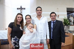 Santiago con sus padrinos, Daniela Alcalde, Marcela González, Armando Zárate y Luis Manuel Abella.