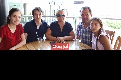 Montse, Fernando, Güera, Mauricio y Romina Quijano.
