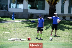  Jugando.