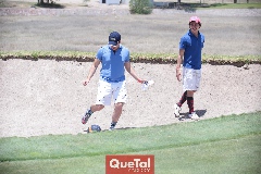  Jugando.