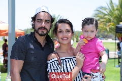  José Luis Villaseñor, Marcela Díaz Infante y su sobrina Sofi.