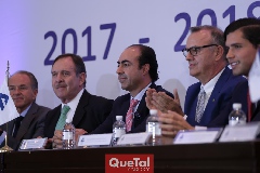  Mesa del presidium.