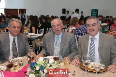  Manuel Flores, José Claudio Pérez y Juan Manuel Leos Herrera.
