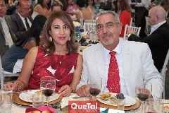  Arlette Picazzo y Jaime Solís.