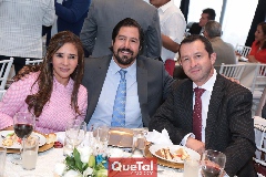  Notarios.