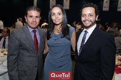  Héctor Andrade, Marianela Villanueva y Toño Correa.