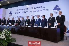  El Honorable Presídium.