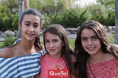 Isa, Mae y Cristi.