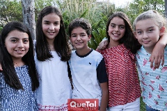Xime, Clau, Diego, Majo y Camila.