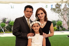 Hechiele Sigler y Edith Ruiz de Sigler, con su hija Andrea.