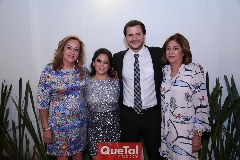 Lucy Alfaro, Daniela Alfaro, Andrés Benavente y Ely Alfaro.