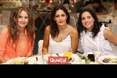 Karina Vita, Anilú Enríquez y Claudia Artolózaga.