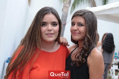  Carlota de la Garza y Regina Martínez.