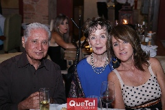  Manuel, Ana María y Claudia Toledo.