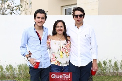 José, Sandra González y Eduardo Cantú .