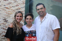  Aurora Irigoyen y Miguel Campean con su hijo Santi.