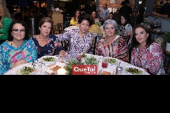  Elisa Robles, Vicky Granados, Martha Portillo, María Cristina Mejía y Teresa Rodríguez.