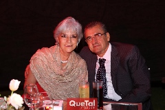 Martha Eugenia Díaz De León y Héctor Martínez .