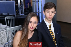 Paola López y Roy Ortuño .