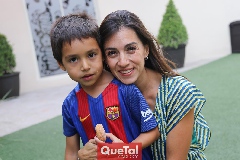  Pablo con su mamá Vanessa Galarza.