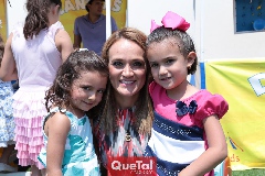 Mónica González con Camila Leal y Silvana Vázquez.