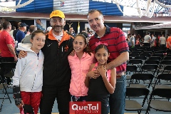  Montse y Ricardo Estrada, María, Fernanda y Miguel De la Torre.