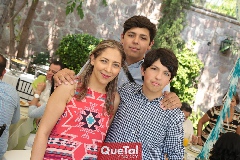  Lorena Aldrete con sus hijos Adrián y José Miguel.
