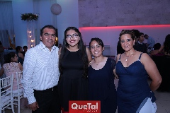 Muy contentos.