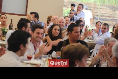  Brindaron por el festejado.
