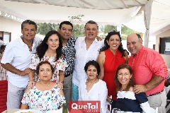  Disfrutaron de la fiesta.