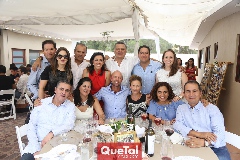  Ariel con sus amigos del Golf.