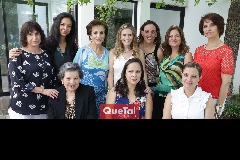  Carla acompañada de la familia Humara.