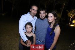  Alejandro Elizondo con sus hijos, Alejandro, Meli y Vanessa.