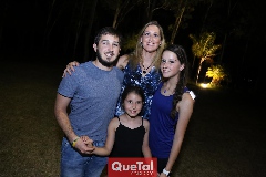  Lorena Garza con sus hijos Alejandro, Meli y Vanessa.