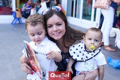  Carolina Castillo con sus hijos Juan Pablo y Julián.