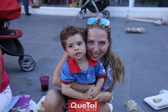  María Fernanda con su hijo.