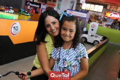  Marcela y Natalia Meade.