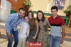  Con sus primos Daniel, Sofía, Luli y Diego Medina Del Valle.
