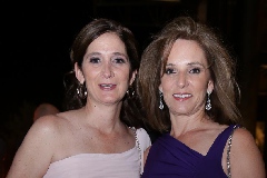  Mónica de Medlich y Claudia Díaz Infante.