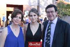  Elia Viramontes, Mariana y José Eduardo Lomelí.