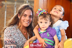 Rocío AceVedo con Ana Paula y Sofía Romo.