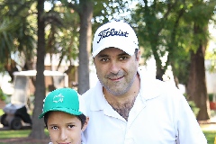 Eduardo Nieto con su hijo.