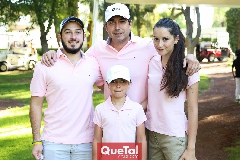 Alejandro Elizondo con sus hijos Alejandro, Melissa y Vanessa.