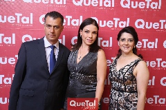  Eduardo Chávez, Luz Salvatierra y Lorena Chávez.