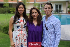  Carmen Bravo con sus hijos Montse y Jorge Del Valle.