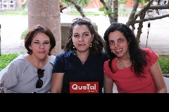  Reyna Suárez, Paola Algara y Mariana Suárez.
