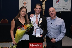  Liliana y Gustavo Rangel con su hijo Gustavo.