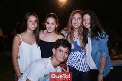 Paty, Nuria, Priscila, Pili y Alejandro.